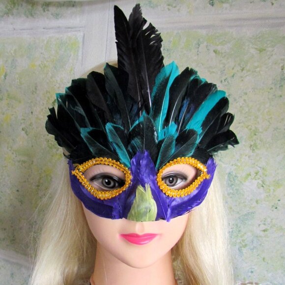 HALLOWEEN MASK, FEATHERS & DRAMA, MARDI GRAS, MASKED BALL, OPERA, PARTY CHIC - Picture 1 of 4